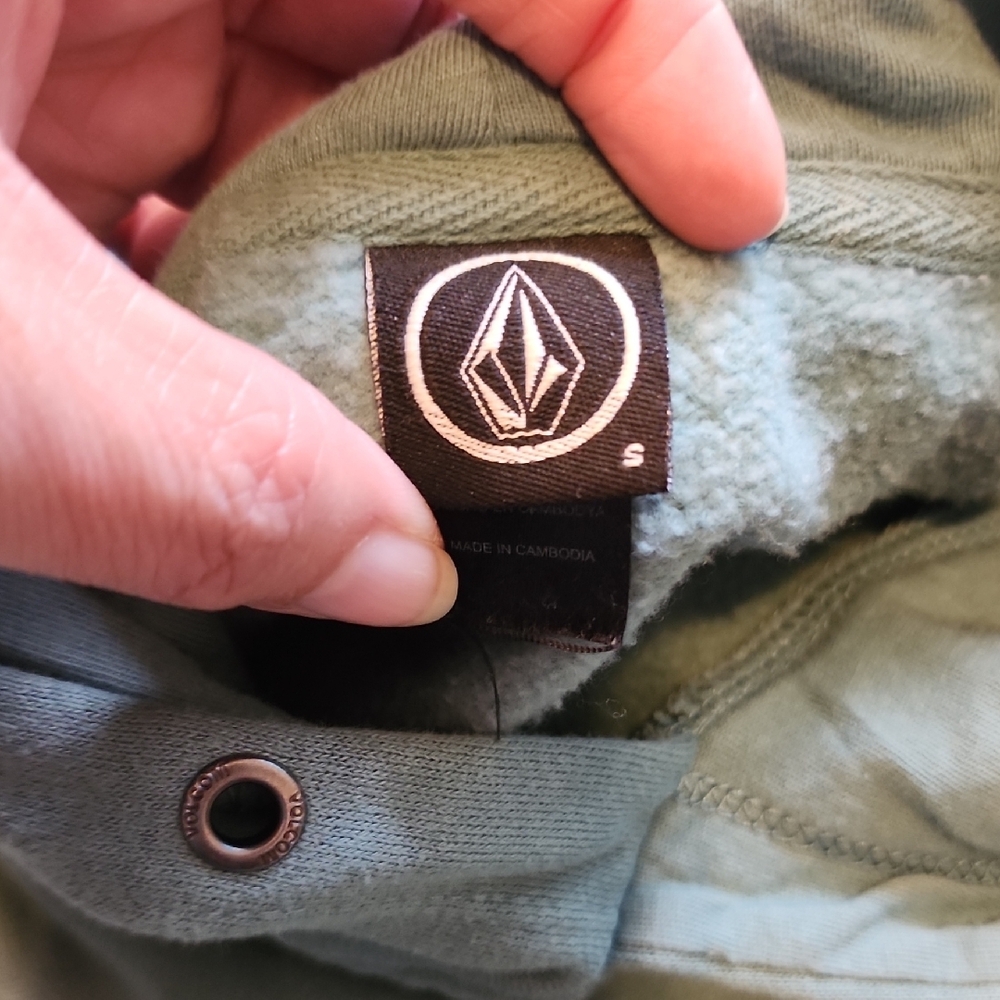 Volcom Mens Green Hoodie with Logo Design - Picture 2 of 3